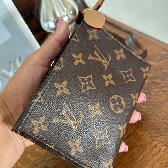 Authentic Monogram Toiletry Pouch on chain insert. Microchipped! Toiletry 15 - Picture 7 of 17